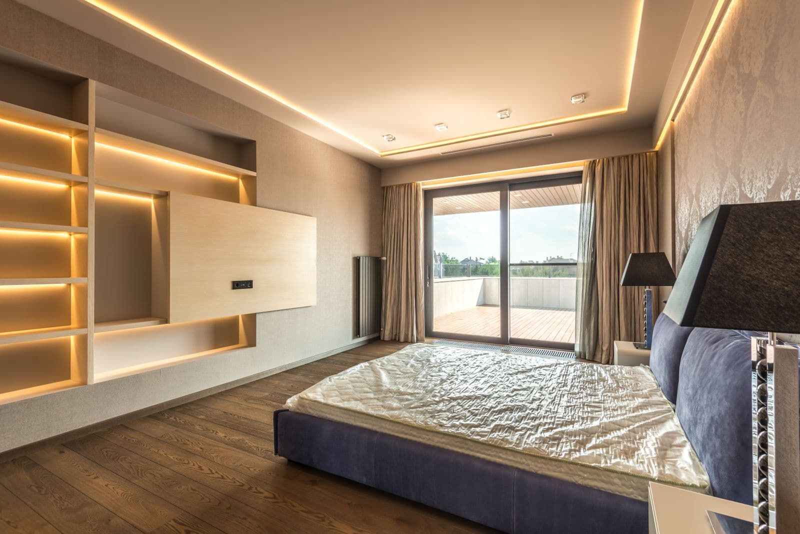 Dormitorio principal con ventanal